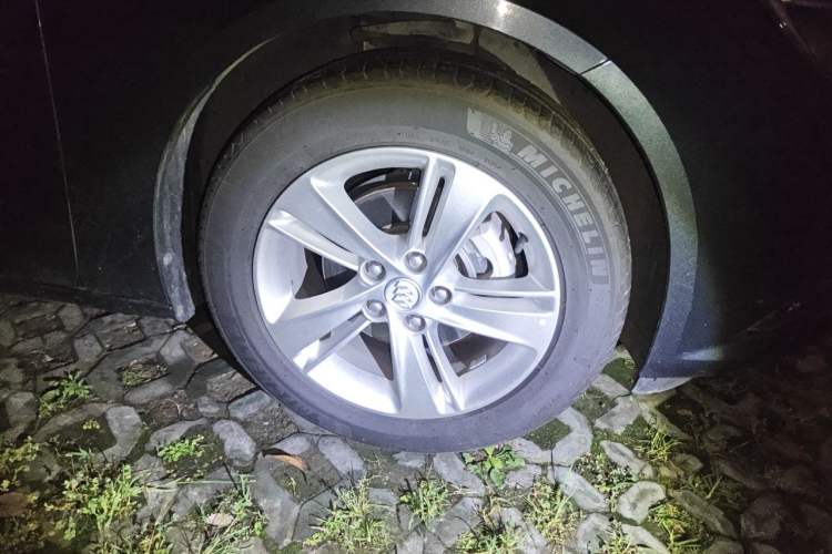 Used Buick Regal 2019 20T Elite Version China VI Standard Right Front Wheel Hub