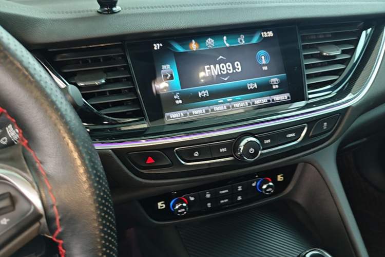 Used Buick Regal 2019 20T Elite Version China VI Standard Audio And AC Panel