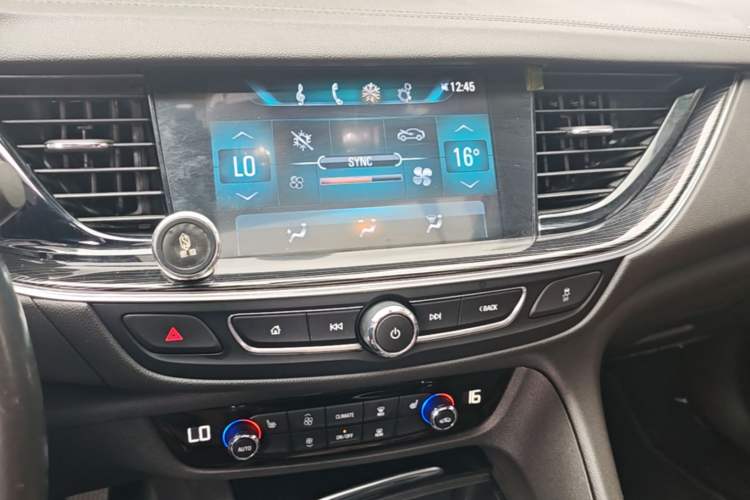 Used Buick Regal 2019 20T Elite Version China VI Standard Audio And AC Panel