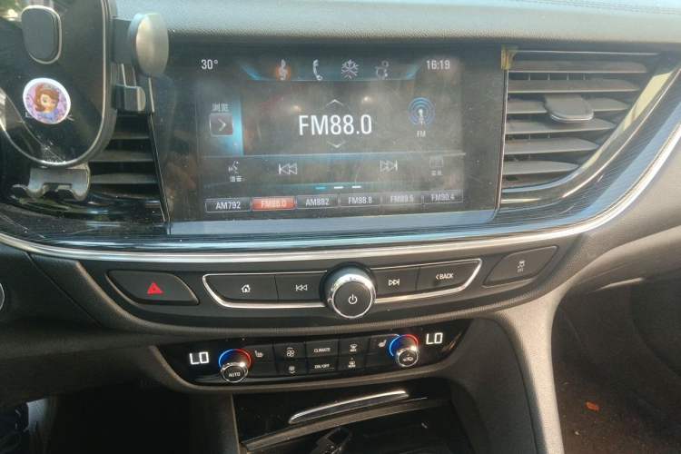 Used Buick Regal 2019 20T Elite Version China V Standard Audio And AC Panel