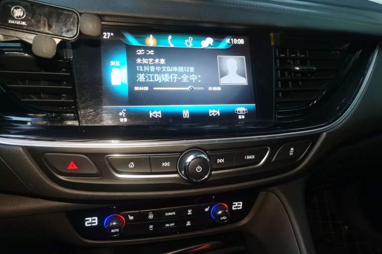 Used Buick Regal 2019 20T Elite Version China VI Standard Audio And AC Panel