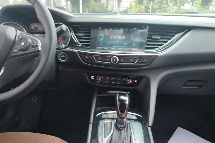 Used Buick Regal 2019 20T Elite Version China V Standard Audio And AC Panel