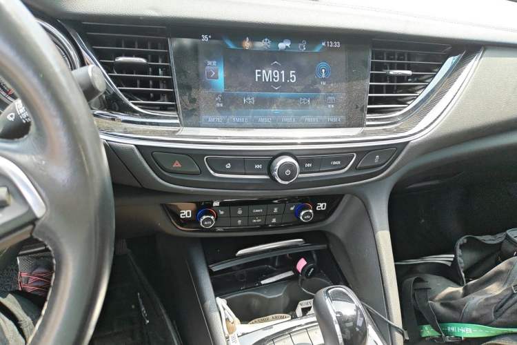 Used Buick Regal 2019 20T Elite Version China VI Standard Audio And AC Panel