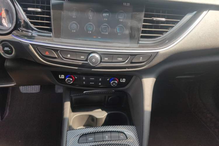 Used Buick Regal 2019 20T Elite Version China VI Standard Audio And AC Panel