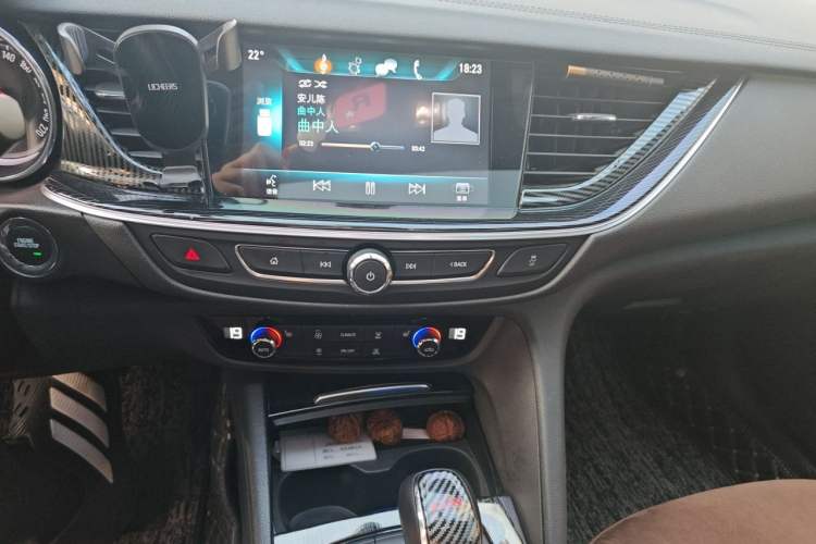 Used Buick Regal 2019 20T Elite Version China VI Standard Audio And AC Panel