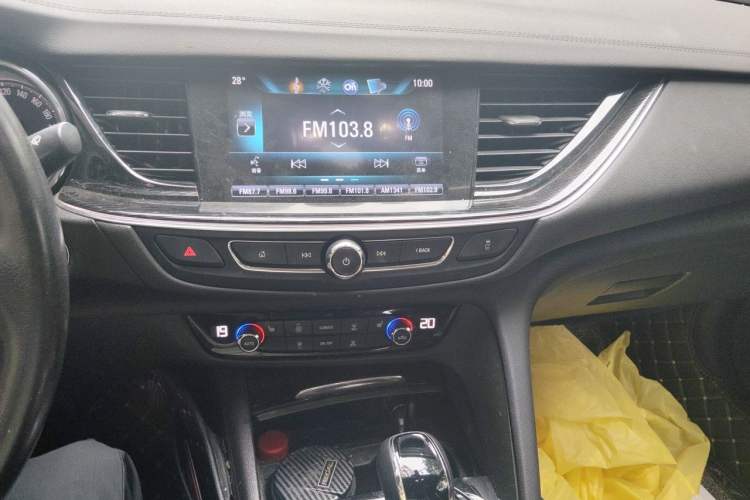 Used Buick Regal 2019 20T Elite Version China VI Standard Audio And AC Panel