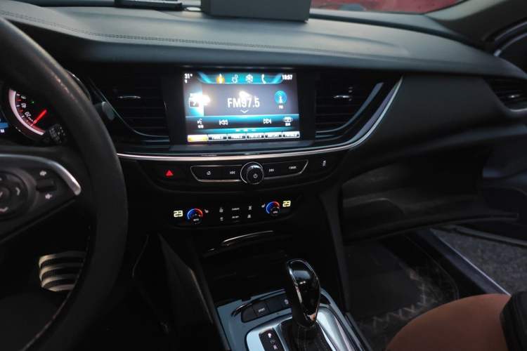 Used Buick Regal 2019 20T Elite Version China VI Standard Audio And AC Panel