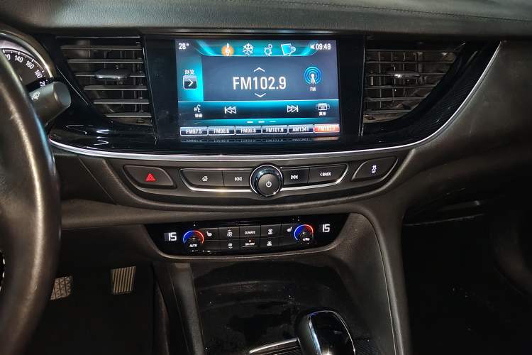 Used Buick Regal 2019 20T Elite Version China VI Standard Audio And AC Panel