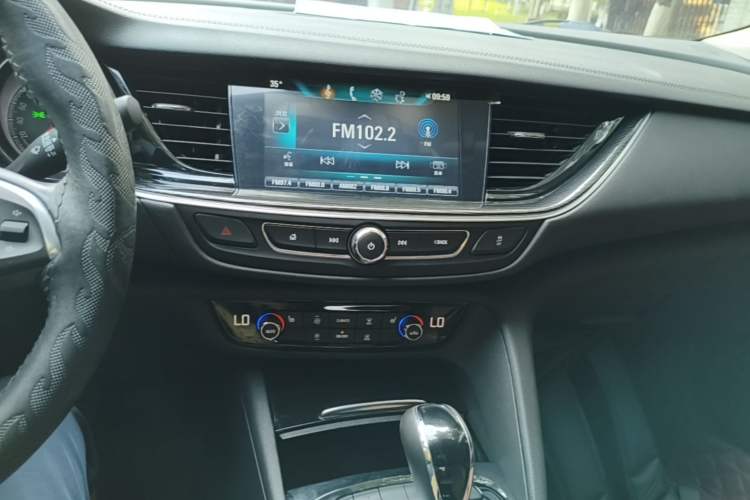 Used Buick Regal 2019 20T Elite Version China VI Standard Audio And AC Panel