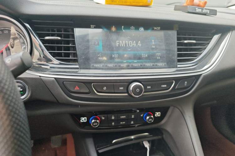 Used Buick Regal 2019 20T Luxury Model China VI Standard Audio And AC Panel