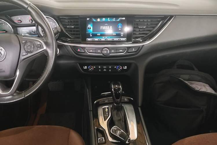 Used Buick Regal 2019 20T Elite Version China VI Standard Audio And AC Panel