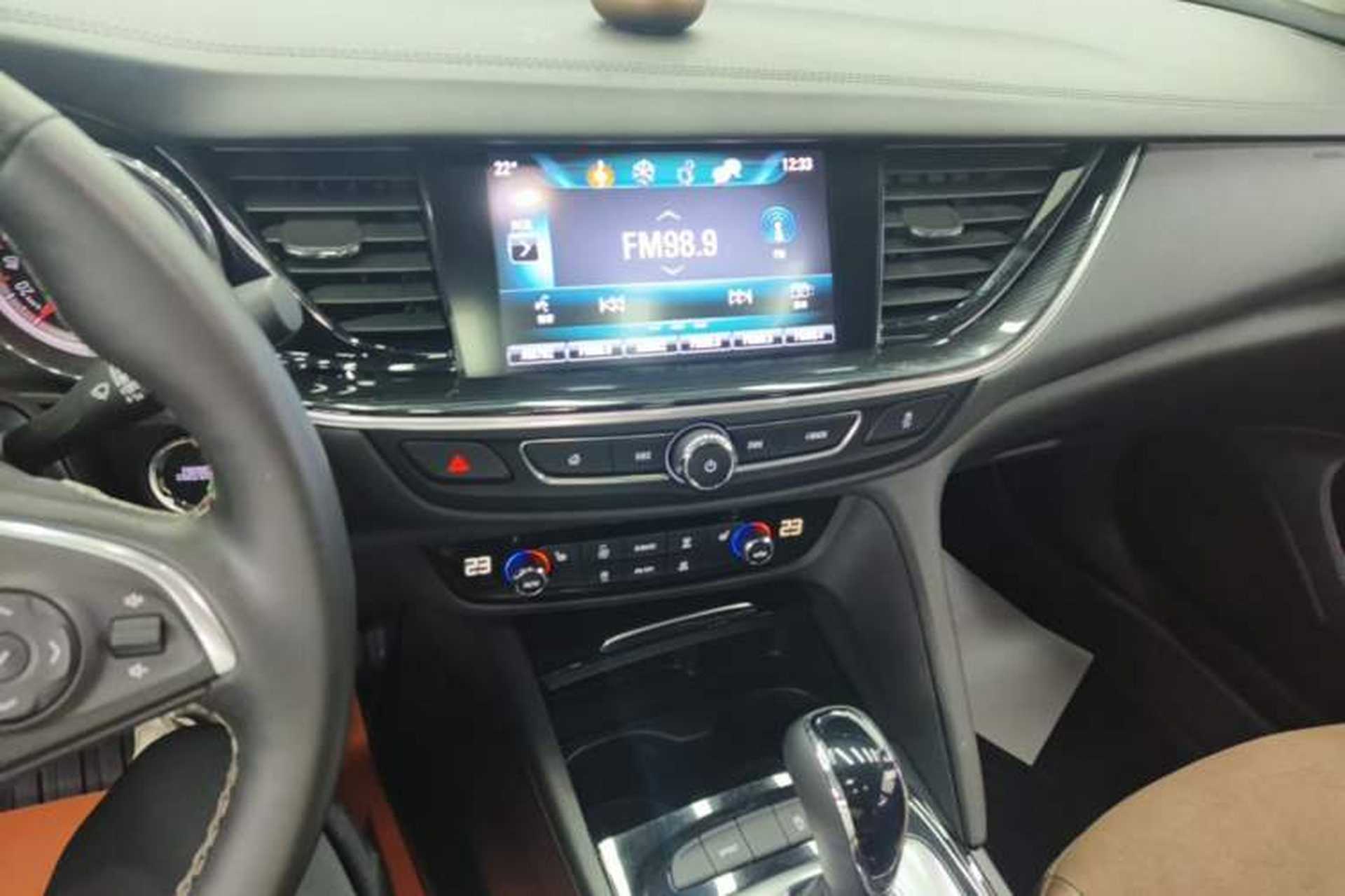Used Buick Regal 2019 20T Elite Version China VI Standard Audio And AC Panel