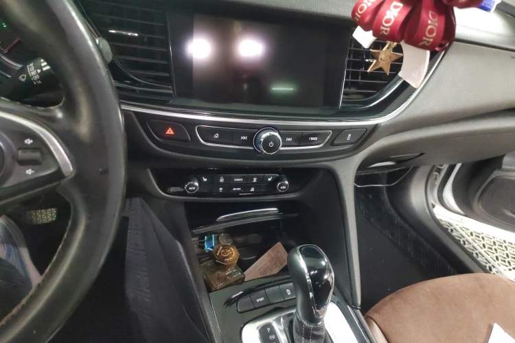Used Buick Regal 2019 20T Elite Version China VI Standard Audio And AC Panel