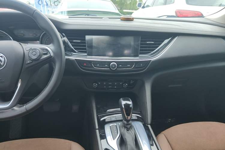 Used Buick Regal 2019 Revised 20T Luxury Version China VI Standard Audio And AC Panel