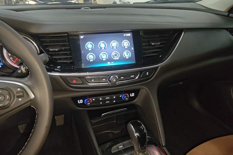 Used Buick Regal 2019 20T Elite Version China VI Standard Audio And AC Panel