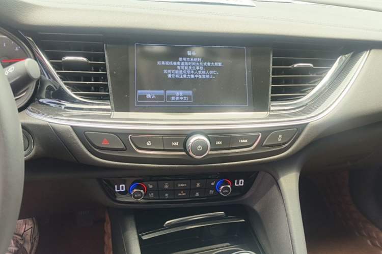 Used Buick Regal 2019 28T Luxury Edition China VI Audio And AC Panel