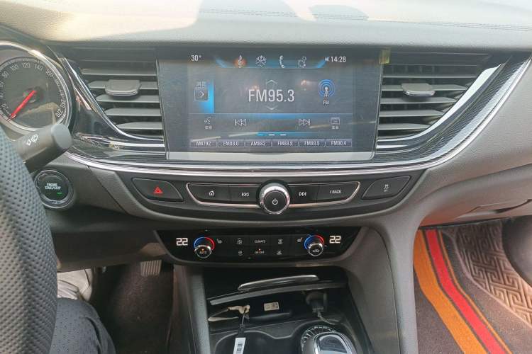 Used Buick Regal 2019 20T Elite Version China VI Standard Audio And AC Panel