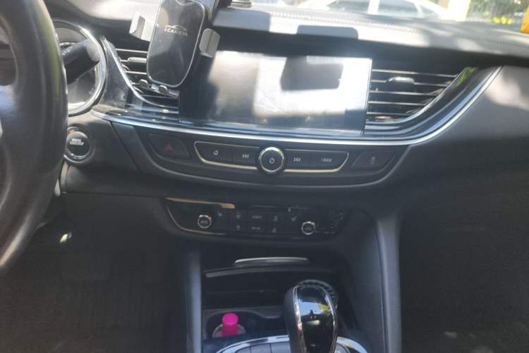 Used Buick Regal 2019 20T Luxury Model China VI Standard Audio And AC Panel