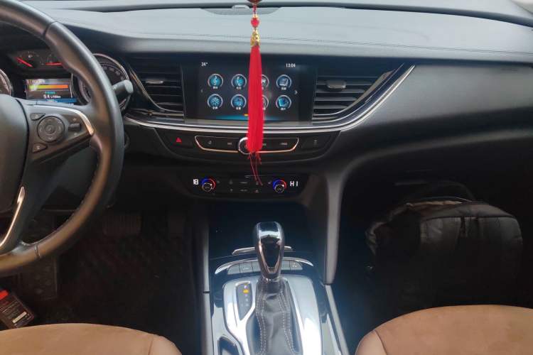 Used Buick Regal 2019 20T Elite Version China VI Standard Audio And AC Panel
