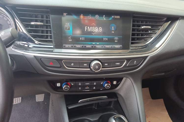 Used Buick Regal 2019 20T Elite Version China V Standard Audio And AC Panel
