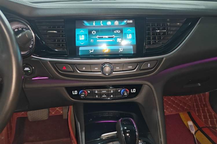 Used Buick Regal 2019 20T Elite Version China V Standard Audio And AC Panel