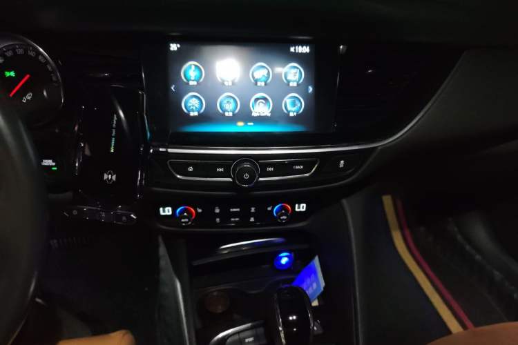 Used Buick Regal 2019 20T Elite Version China VI Standard Audio And AC Panel