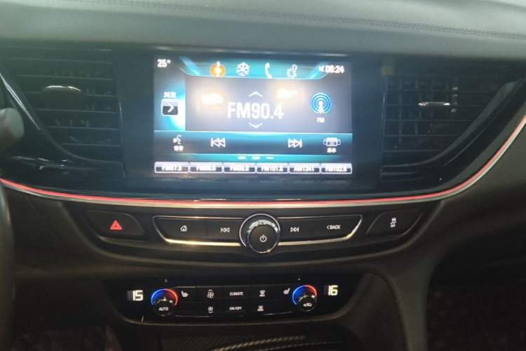 Used Buick Regal 2019 20T Elite Version China VI Standard Audio And AC Panel
