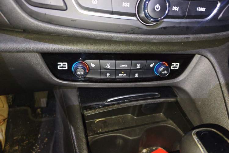 Used Buick Regal 2019 20T Elite Version China VI Standard Audio And AC Panel
