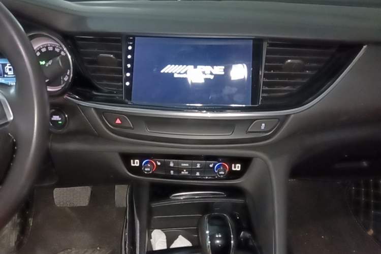 Used Buick Regal 2019 20T Elite Version China VI Standard Audio And AC Panel