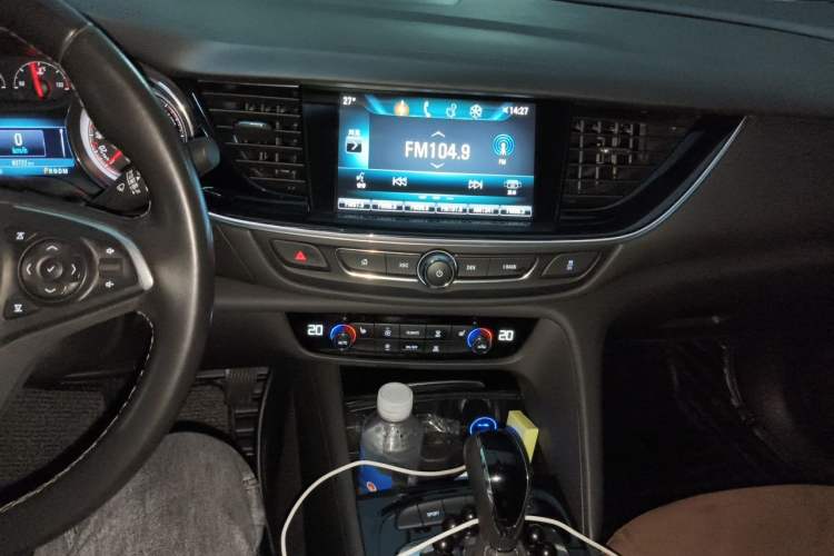 Used Buick Regal 2019 20T Elite Version China VI Standard Audio And AC Panel
