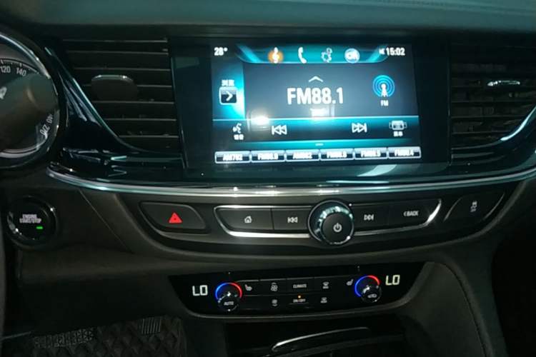 Used Buick Regal 2019 20T Elite Version China VI Standard Audio And AC Panel
