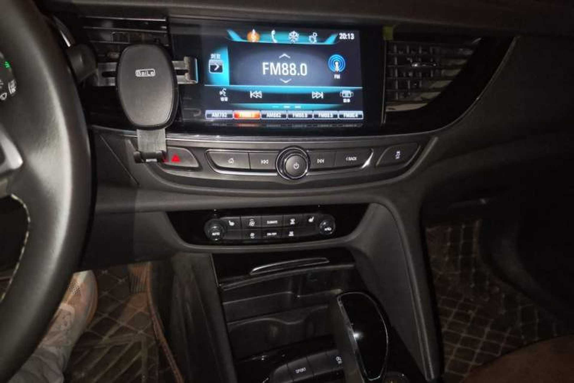 Used Buick Regal 2019 20T Elite Version China VI Standard Audio And AC Panel