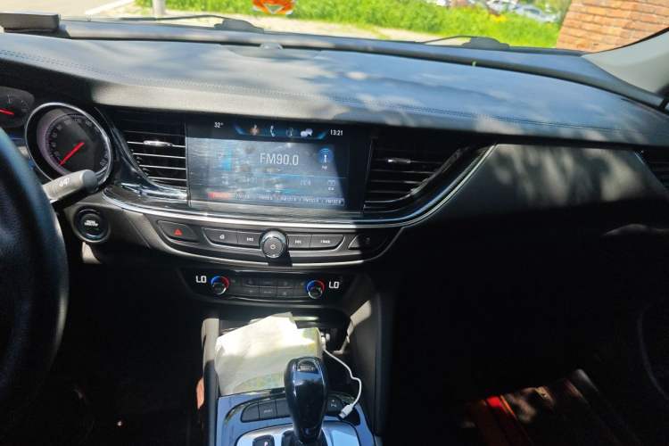 Used Buick Regal 2019 Revised 20T Luxury Version China VI Standard Audio And AC Panel