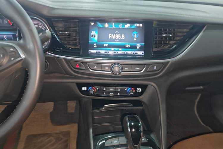 Used Buick Regal 2019 20T Elite Version China V Standard Audio And AC Panel