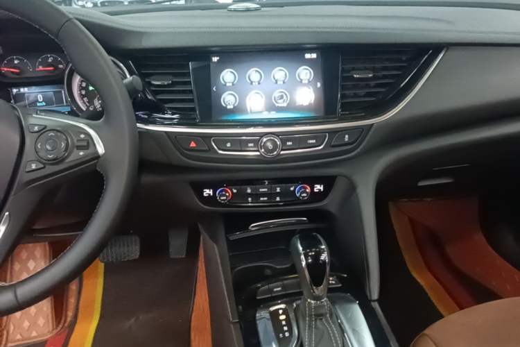 Used Buick Regal 2019 20T Elite Version China VI Standard Audio And AC Panel