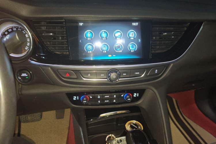 Used Buick Regal 2019 20T Elite Version China VI Standard Audio And AC Panel