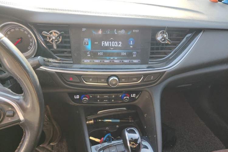 Used Buick Regal 2019 20T Elite Version China V Standard Audio And AC Panel