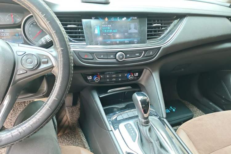 Used Buick Regal 2019 20T Elite Version China VI Standard Audio And AC Panel