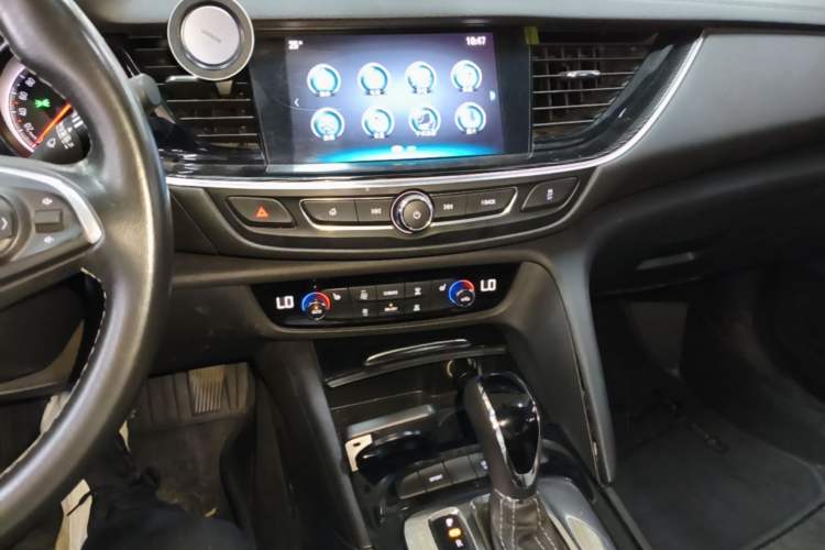 Used Buick Regal 2019 20T Elite Version China VI Standard Audio And AC Panel