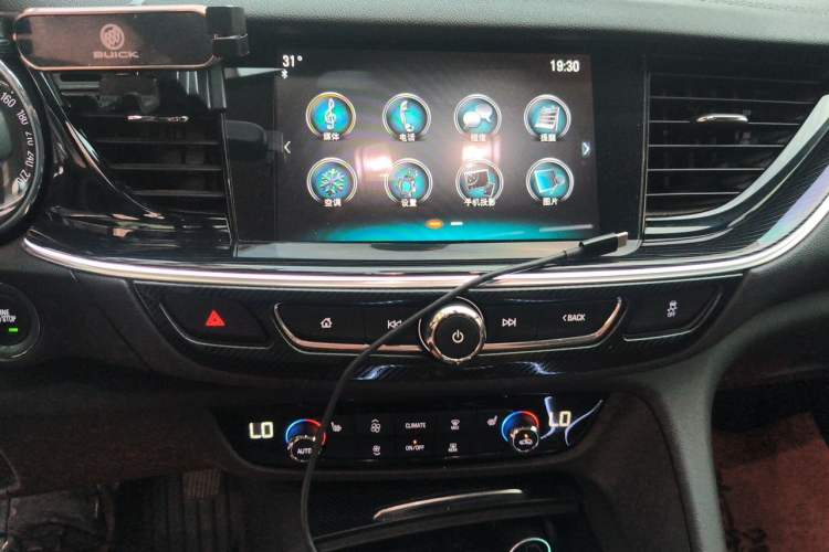 Used Buick Regal 2019 20T Elite Version China V Standard Audio And AC Panel