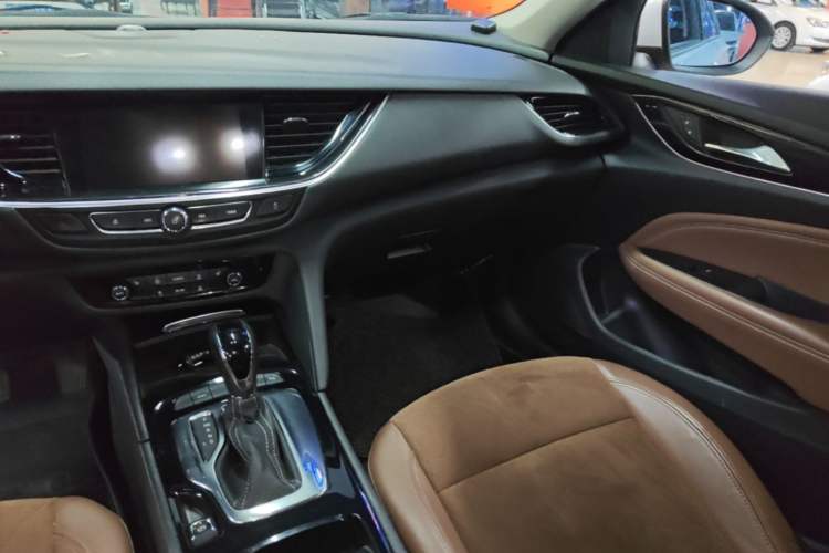 Used Buick Regal 2019 20T Elite Version China VI Standard Audio And AC Panel