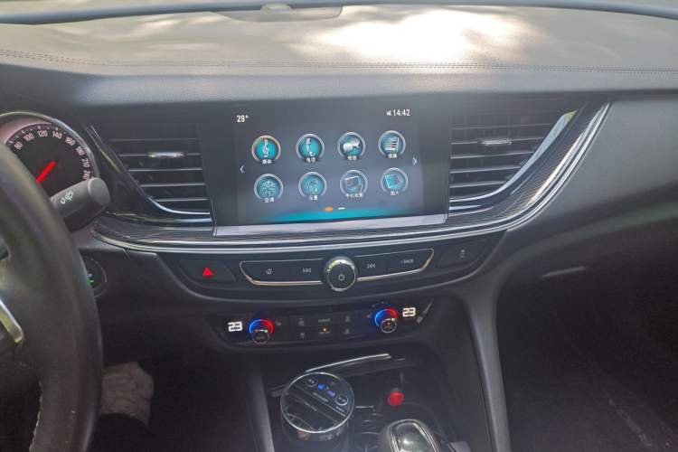 Used Buick Regal 2019 20T Elite Version China VI Standard Audio And AC Panel