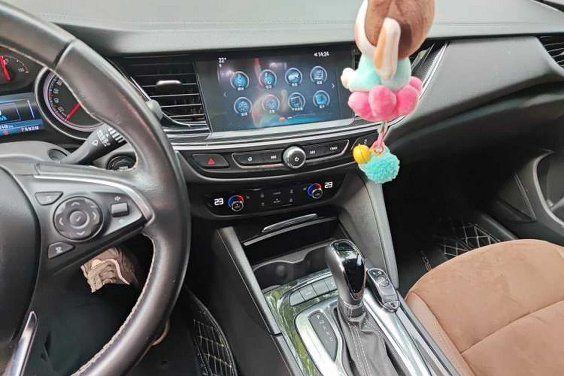 Used Buick Regal 2019 20T Elite Version China V Standard Audio And AC Panel