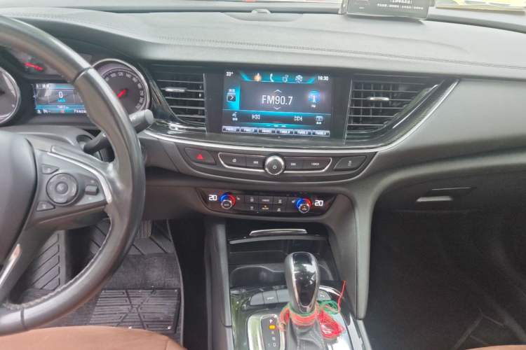 Used Buick Regal 2019 20T Elite Version China VI Standard Audio And AC Panel