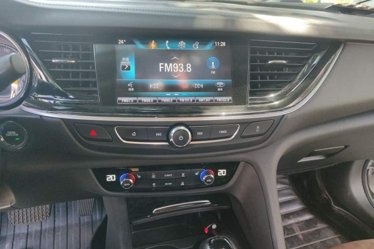 Used Buick Regal 2019 20T Elite Version China VI Standard Audio And AC Panel