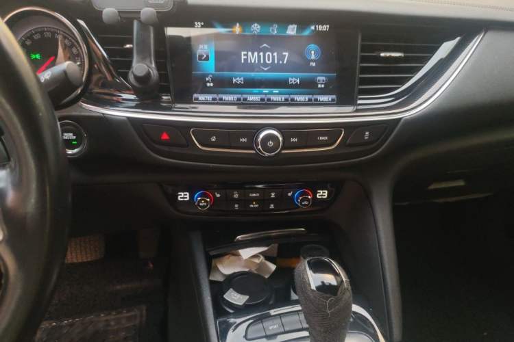 Used Buick Regal 2019 20T Elite Version China VI Standard Audio And AC Panel