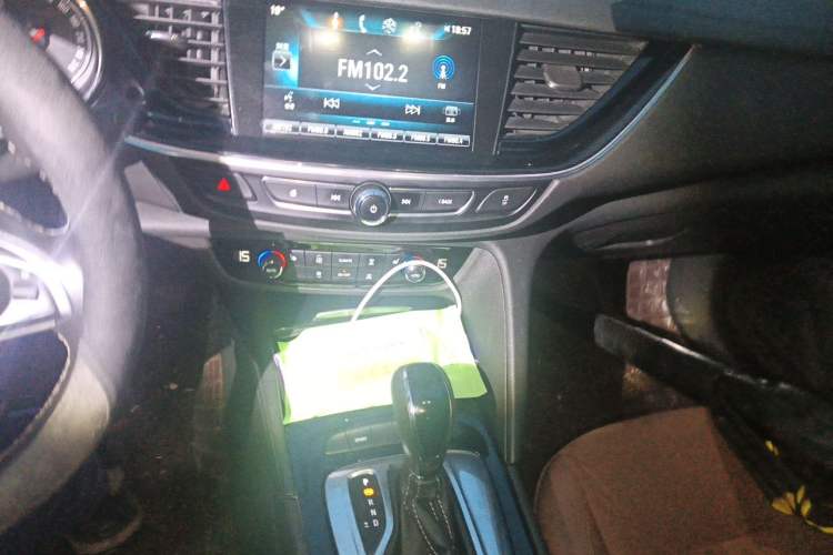 Used Buick Regal 2019 20T Elite Version China V Standard Audio And AC Panel