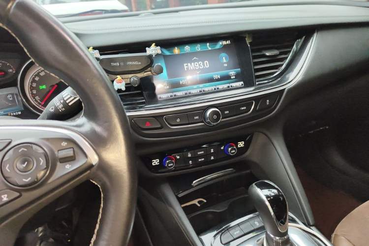 Used Buick Regal 2019 20T Elite Version China VI Standard Audio And AC Panel