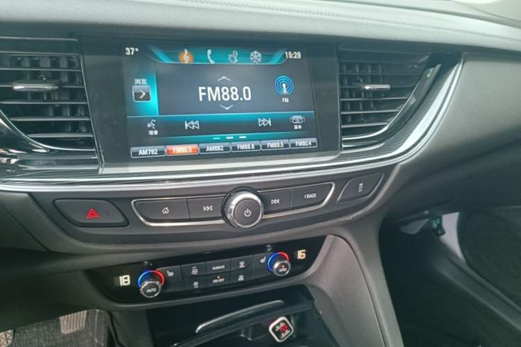Used Buick Regal 2019 20T Elite Version China VI Standard Audio And AC Panel