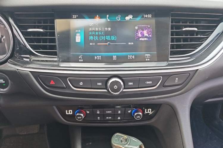 Used Buick Regal 2019 20T Elite Version China VI Standard Audio And AC Panel